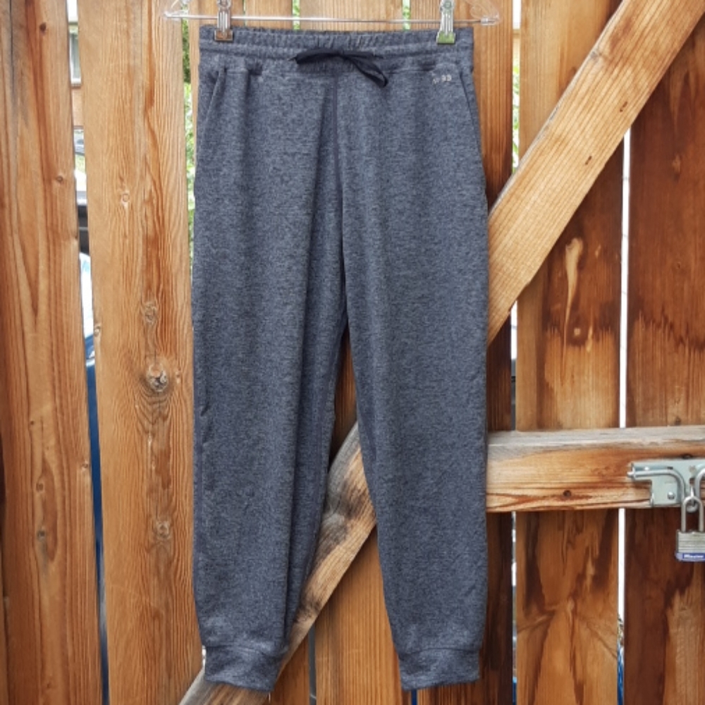 AR-33 gray high rise cropped sweatpants small